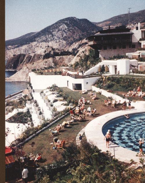 HOTEL DO MAR 1960-1970. TERRACES ON A CLIFF BY SEA.