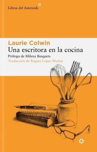 ESCRITORA EN LA COCINA, UNA